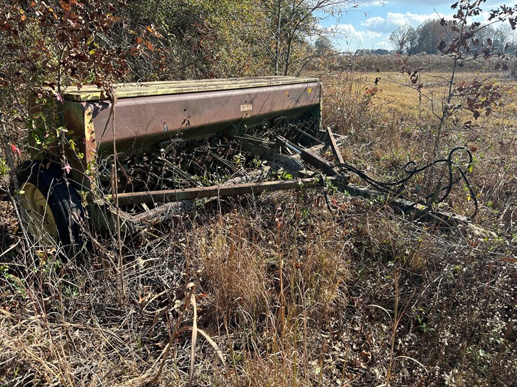 john-deere-12-image-2