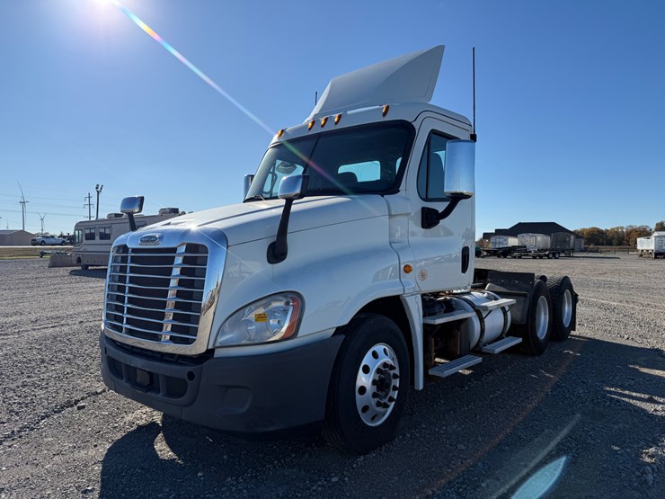 2018-freightliner-cascadia-125-image-1