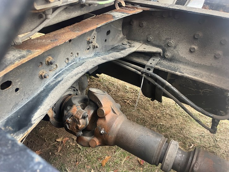 2008-volvo-10-image-16