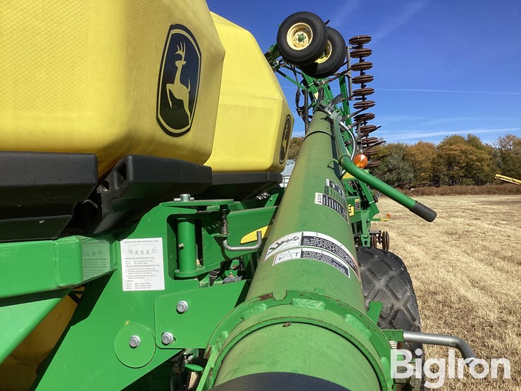 john-deere-1830-image-15