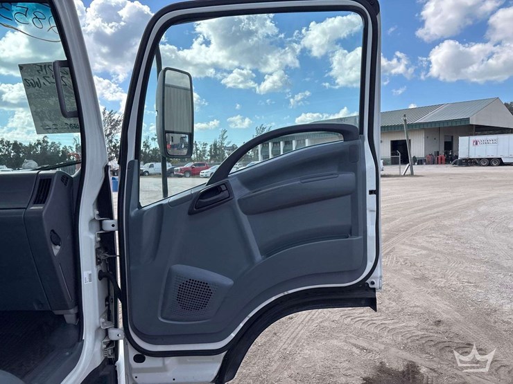 2015-isuzu-npr-image-20