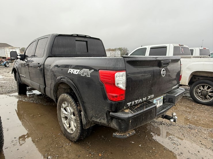 2017-nissan-titan-image-15