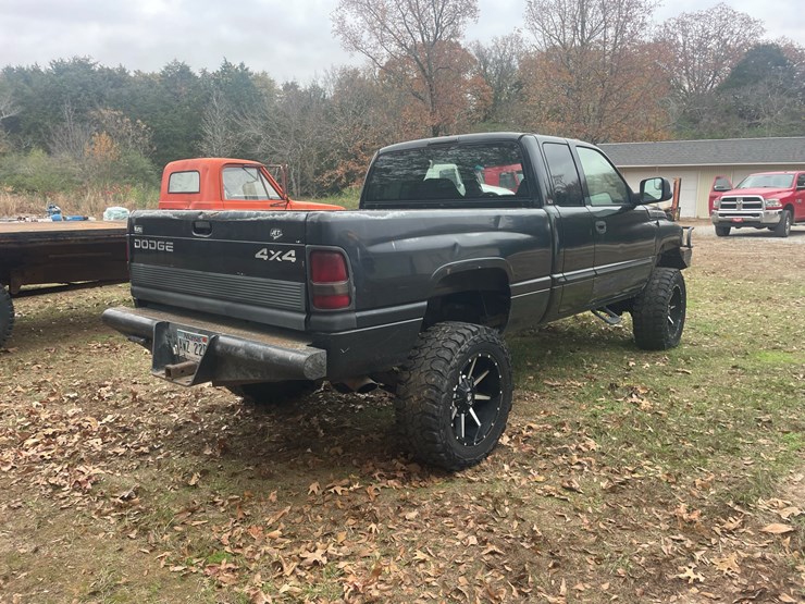 1997-dodge-2500-image-3