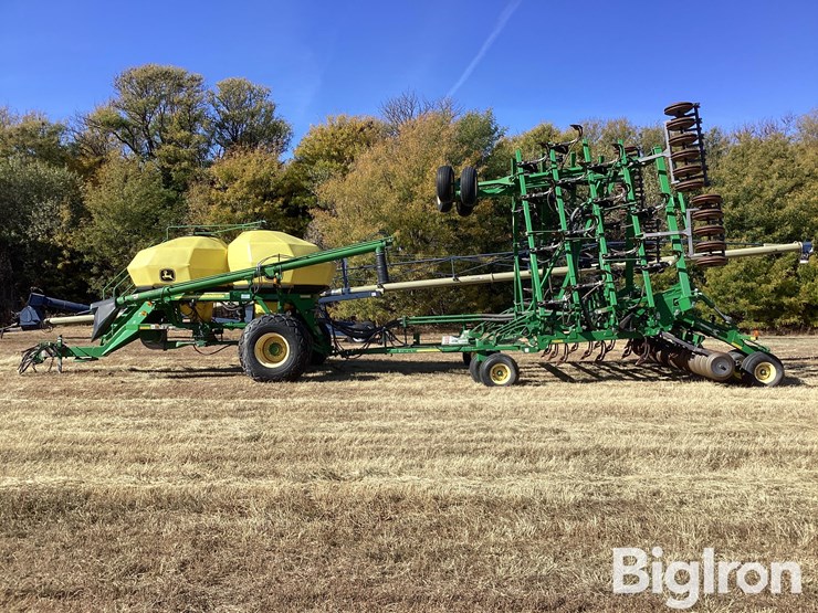 john-deere-1830-image-8