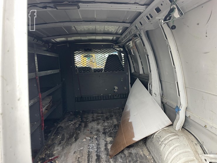 2002-chevrolet-express-2500-image-9