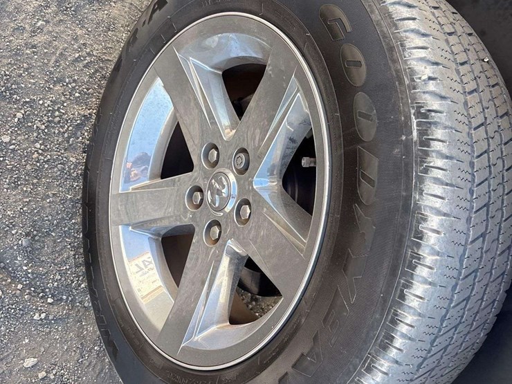 2014-dodge-1500-image-25