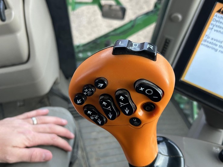 2017-john-deere-r4038-image-75