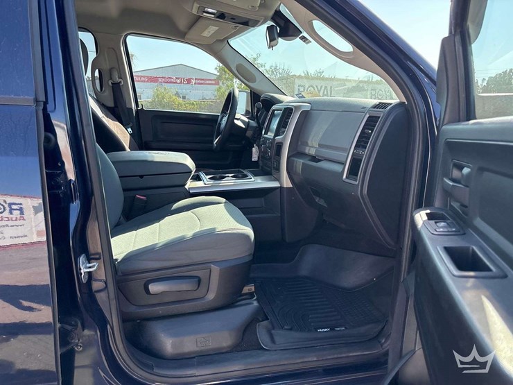 2014-dodge-1500-image-23