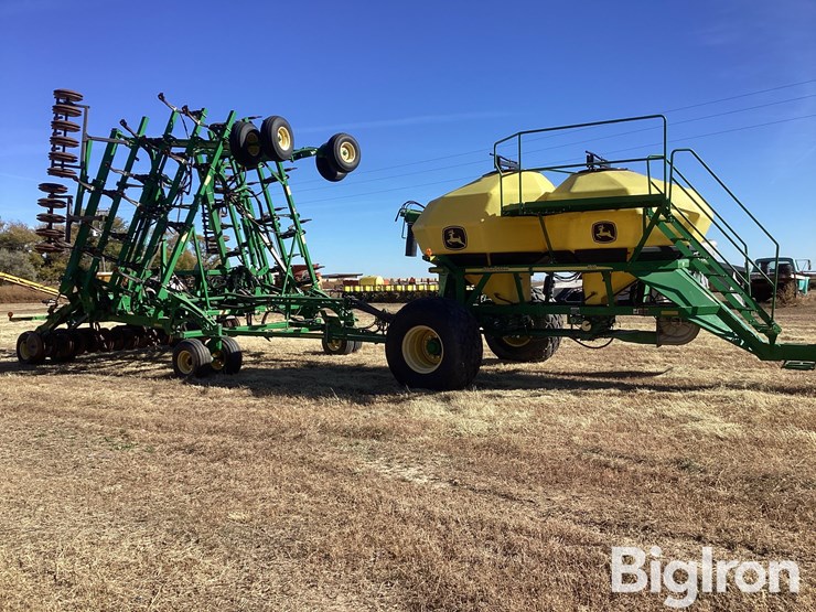 john-deere-1830-image-4