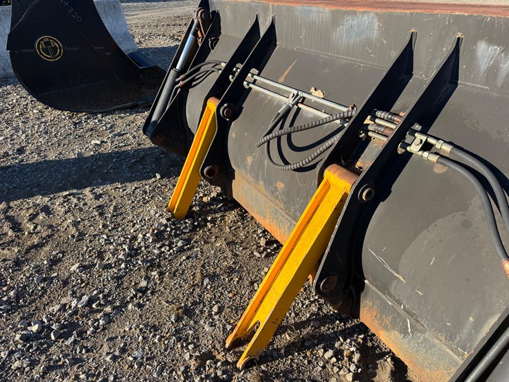 #87-•-88”-4-in-1-bucket-inv#33614-image-6