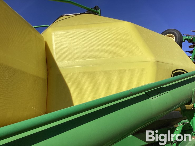 john-deere-1830-image-16