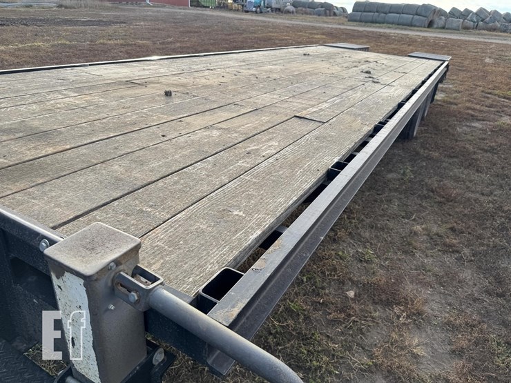 2014-finish-line-30ft-flatbed-image-27