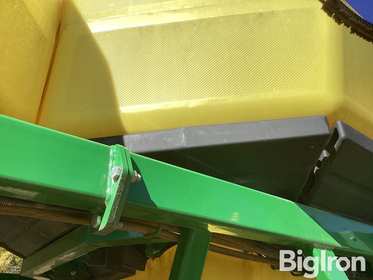 john-deere-1830-image-17