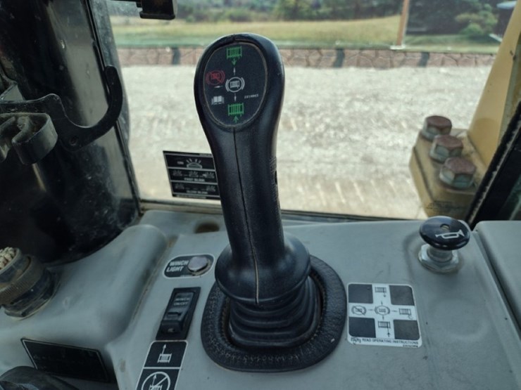 15-caterpillar-d6n-xl-image-11