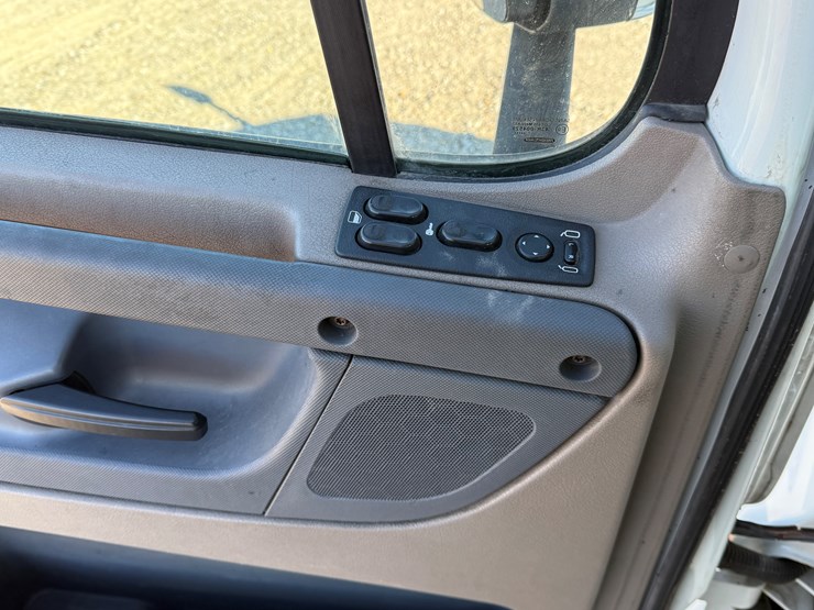 2018-freightliner-cascadia-125-image-39