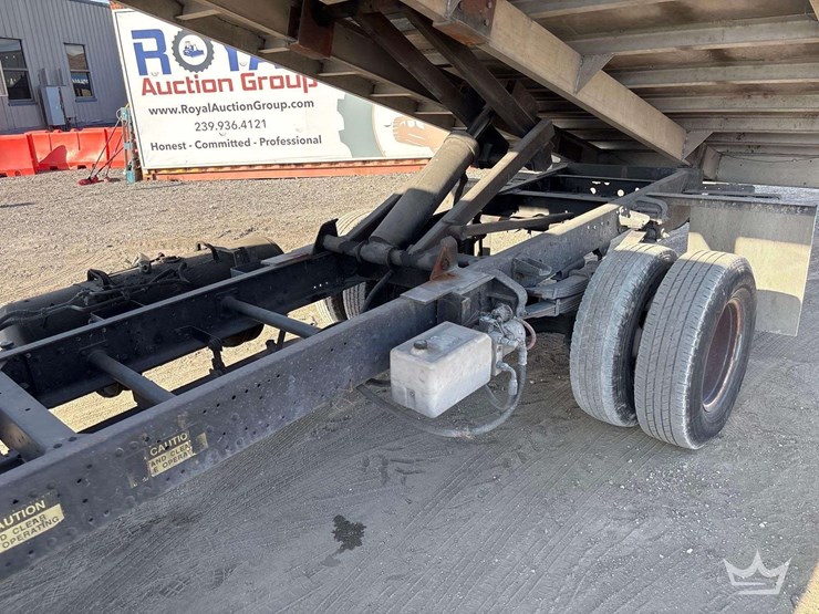 2007-mitsubishi-fuso-fe84d-image-24