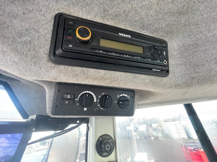 2013-volvo-l70g-image-33