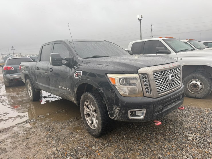 2017-nissan-titan-image-3