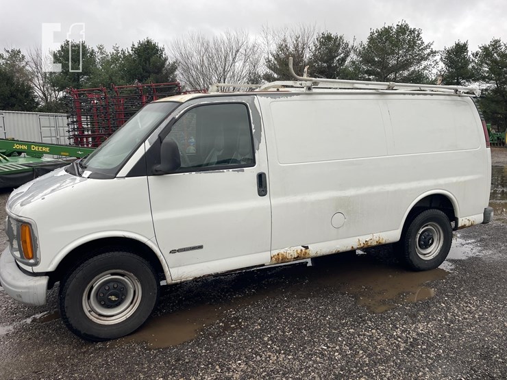 2002-chevrolet-express-2500-image-1