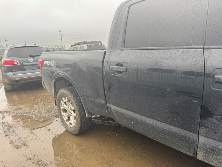 2017-nissan-titan-image-10