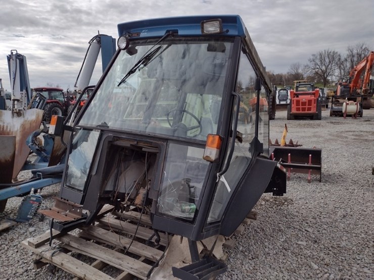 new-holland-3930-image-1