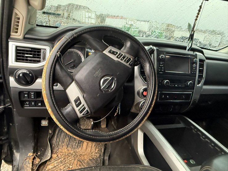 2017-nissan-titan-image-33