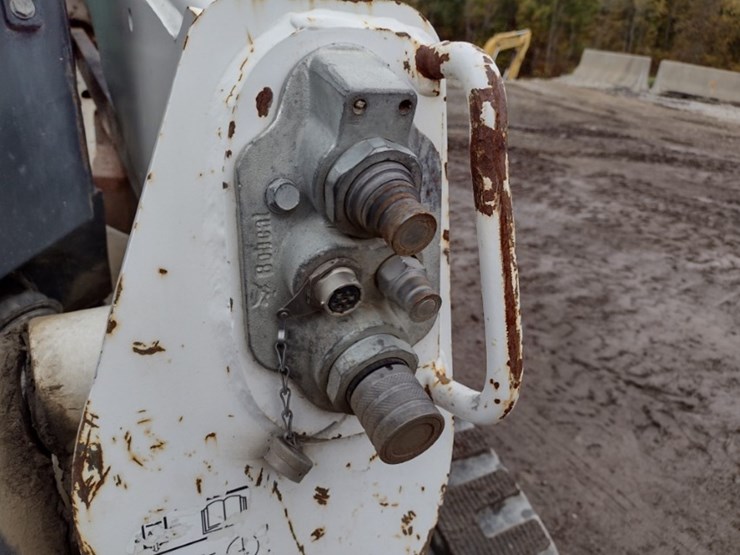 bobcat-t870-image-16