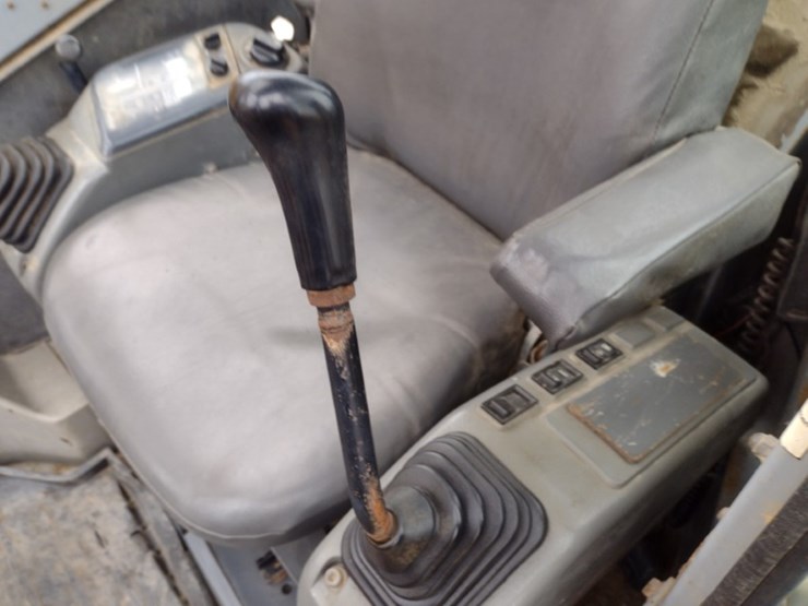 komatsu-pc128uu-2-image-10