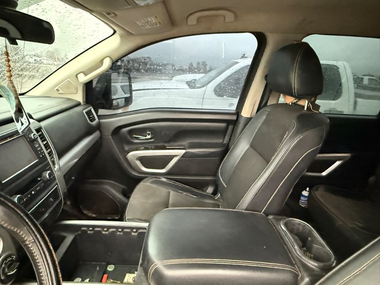 2017-nissan-titan-image-36