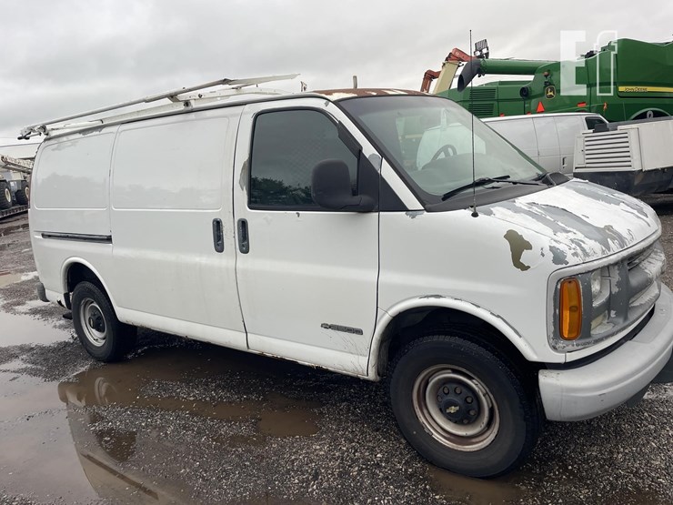 2002-chevrolet-express-2500-image-2