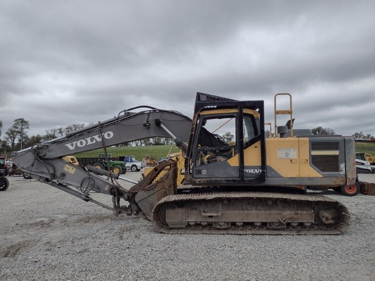 volvo-ec220e-lr-image-1