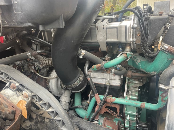 2008-volvo-10-image-27