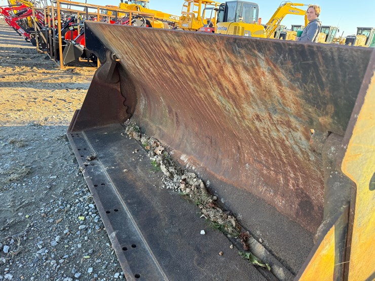 #87-•-88”-4-in-1-bucket-inv#33614-image-17