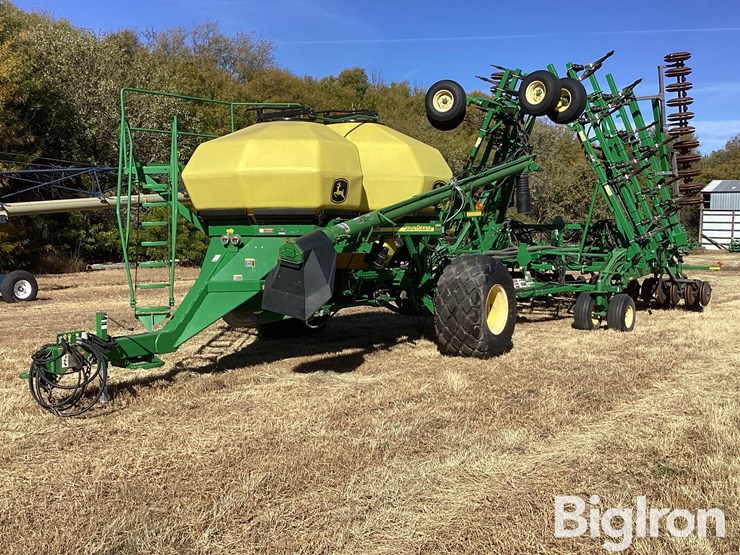 john-deere-1830-image-1