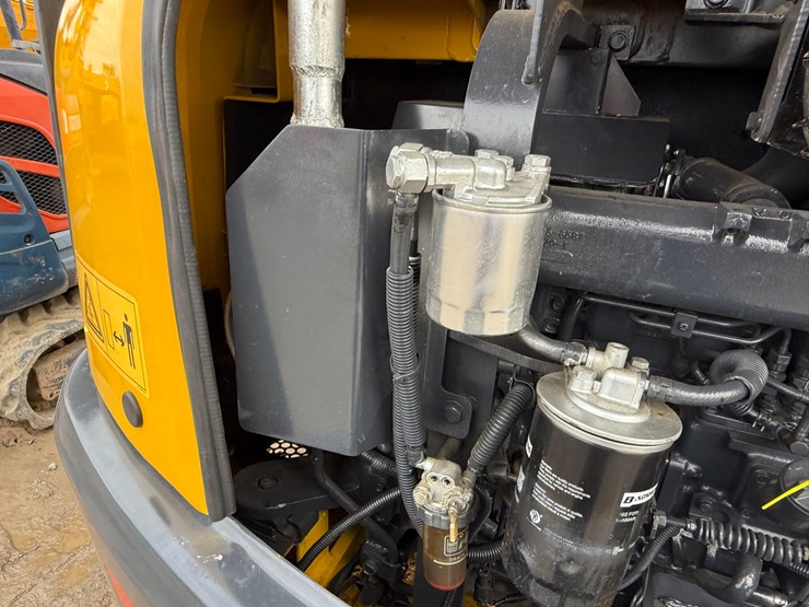 komatsu-pc56-7-image-11