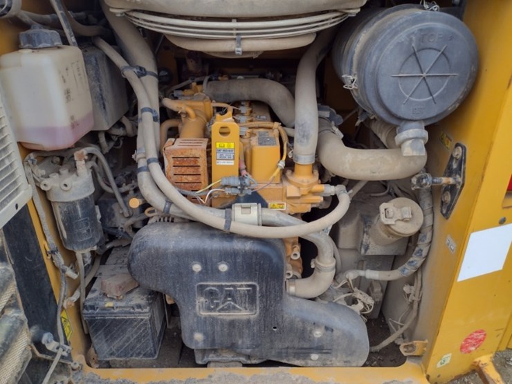 caterpillar-246d-image-24