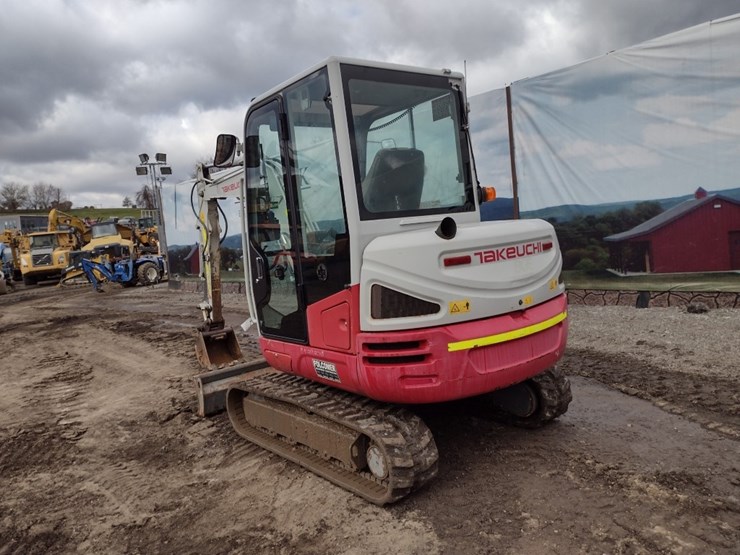 takeuchi-tb240-image-50