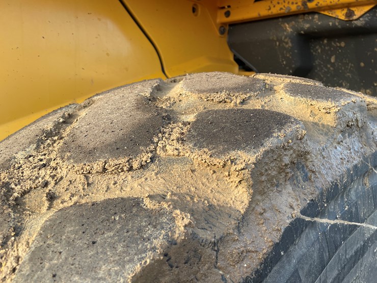 2013-volvo-l70g-image-14