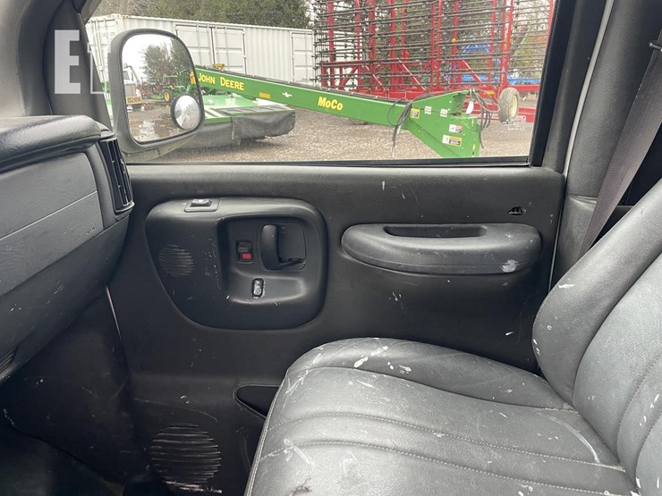 2002-chevrolet-express-2500-image-12