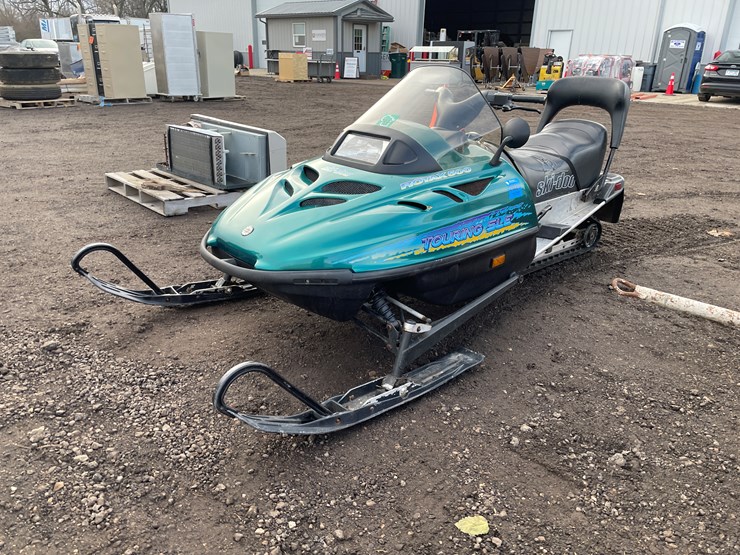 #1086-•-1996-ski-doo-touring-sle500-snowmobile-image-1