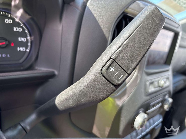 2022-chevrolet-silverado-1500-4x4-crew-cab-pickup-truck-image-17