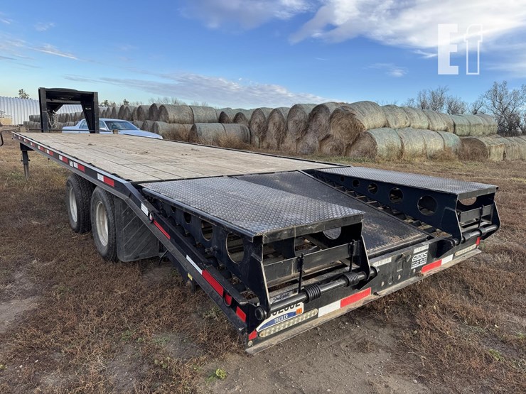 2014-finish-line-30ft-flatbed-image-3