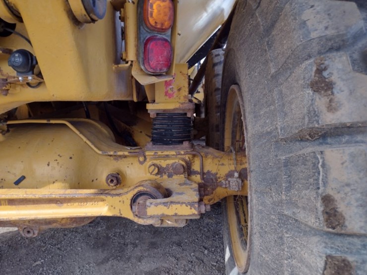 caterpillar-725-image-32