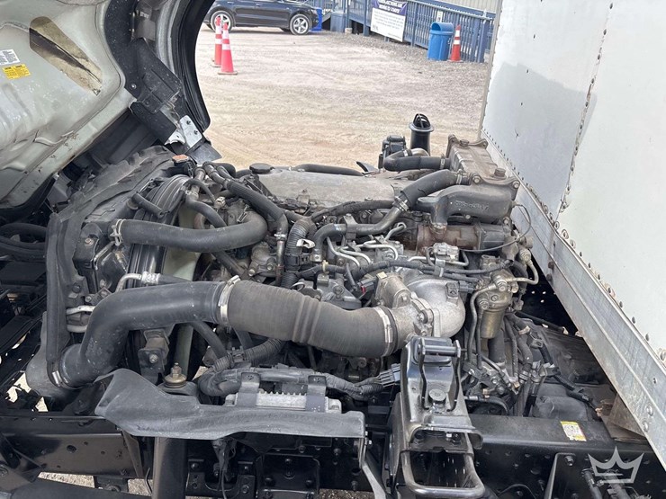 2016-isuzu-npr-image-8