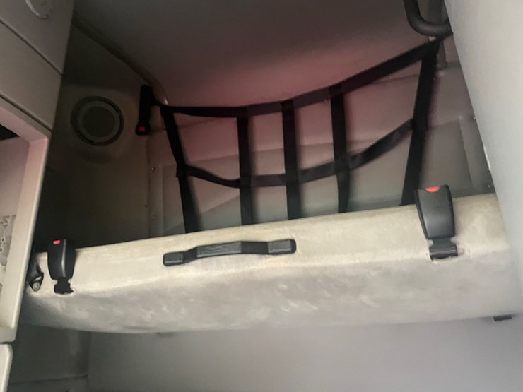 2008-volvo-10-image-38