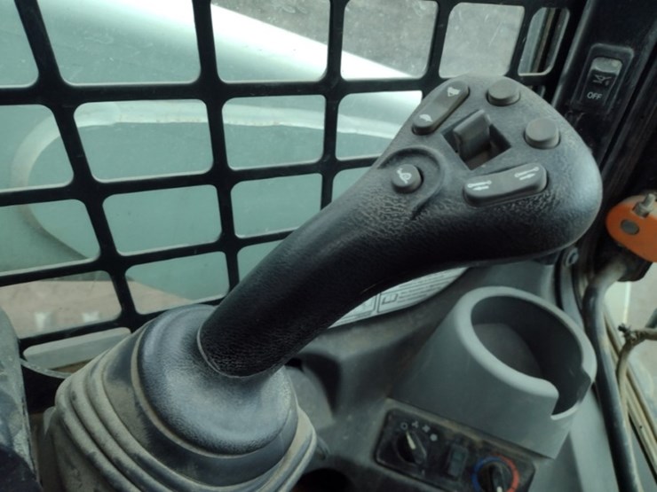 bobcat-t870-image-11