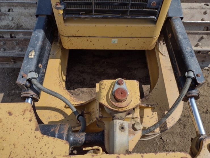 15-caterpillar-d6n-xl-image-18