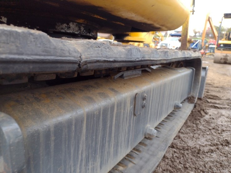 new-holland-ec25-image-38