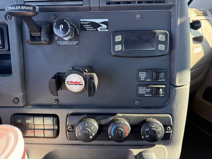 2018-freightliner-cascadia-125-image-50