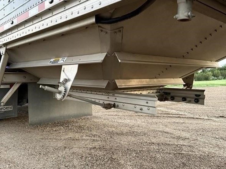 2024-wilson-pacesetter-w/-pup-image-9